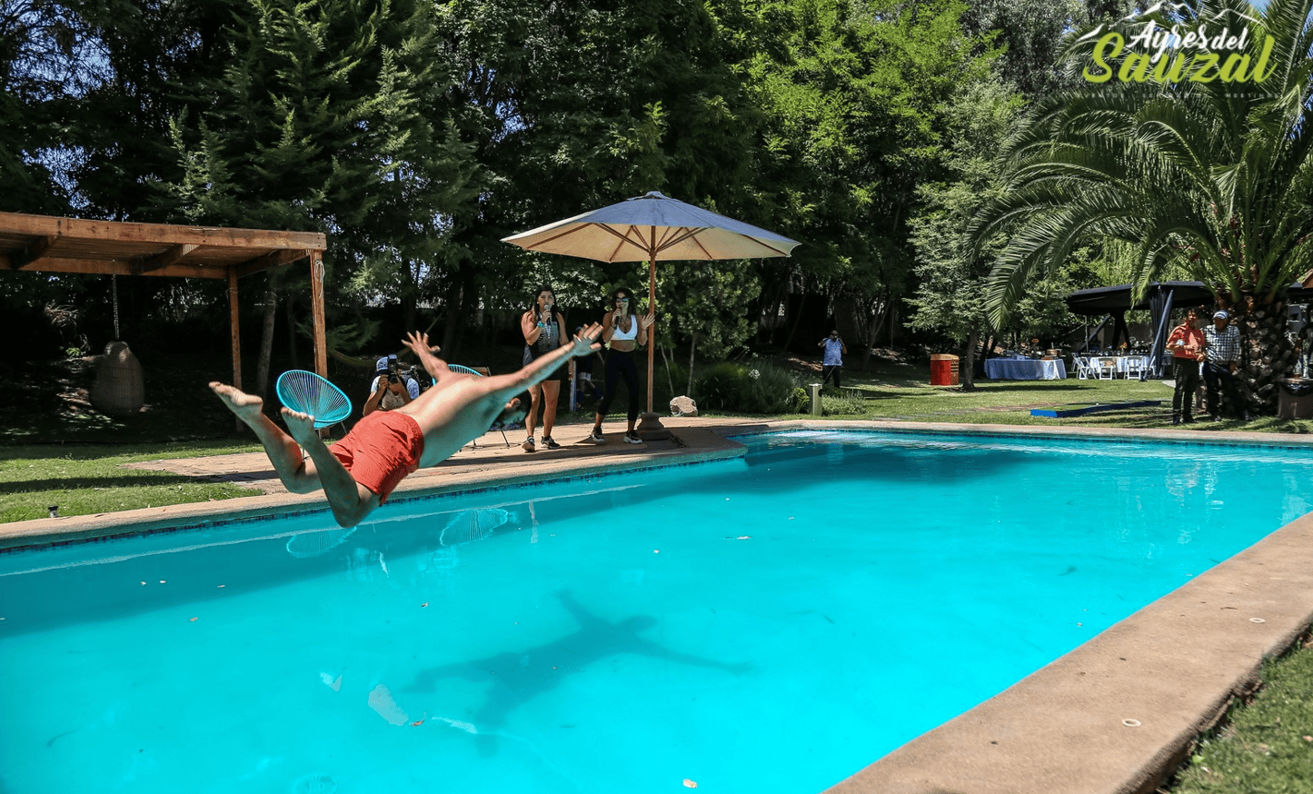 centro de eventos con piscina