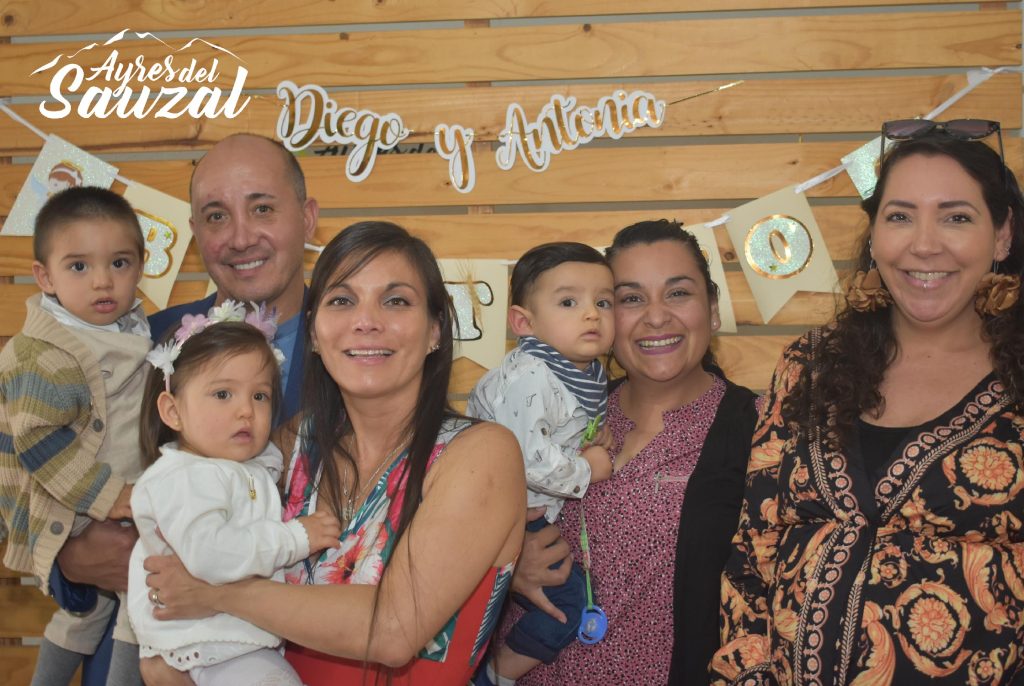 Fotos Bautizo Diego y Antonia – Una Ceremonia Llena de Luz y Unión Fotos Bautizo Diego y Antonia – Una Ceremonia Llena de Luz y Unión