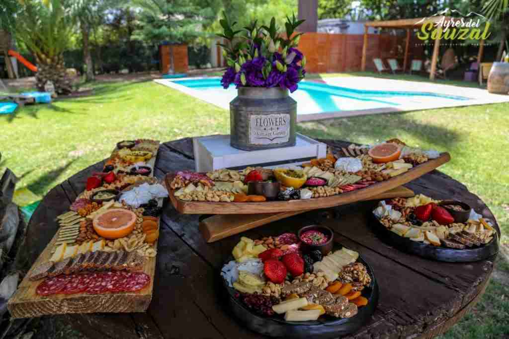 Banquetería mediterránea a domicilio - tablas de quesos y charcutería
