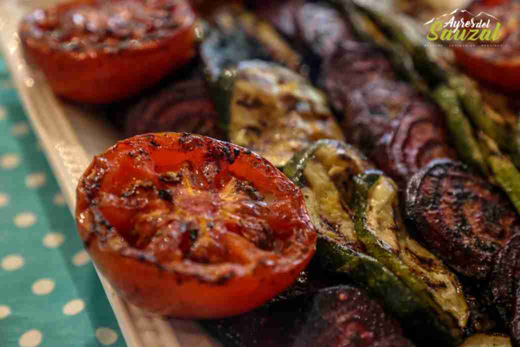 Verduras asadas en tabla